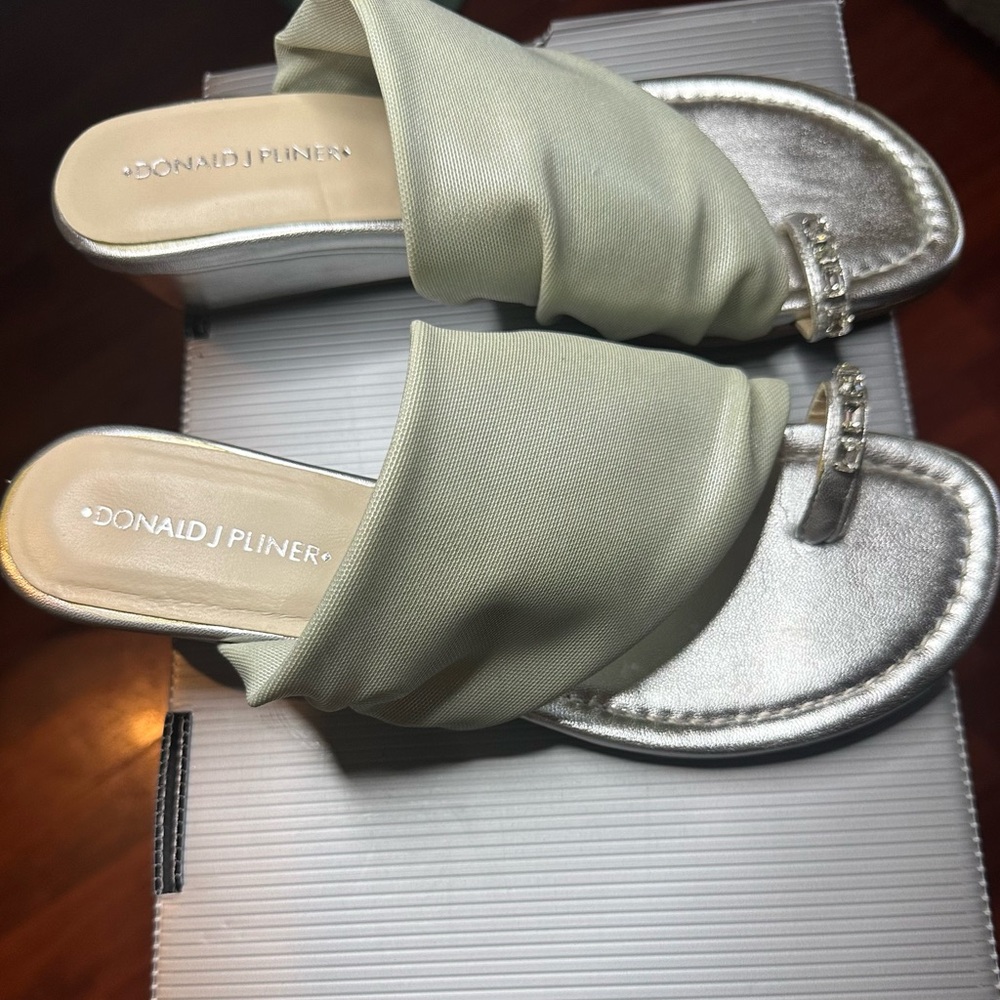 Donald J. Pliner Women's Elegant Cream Sandals